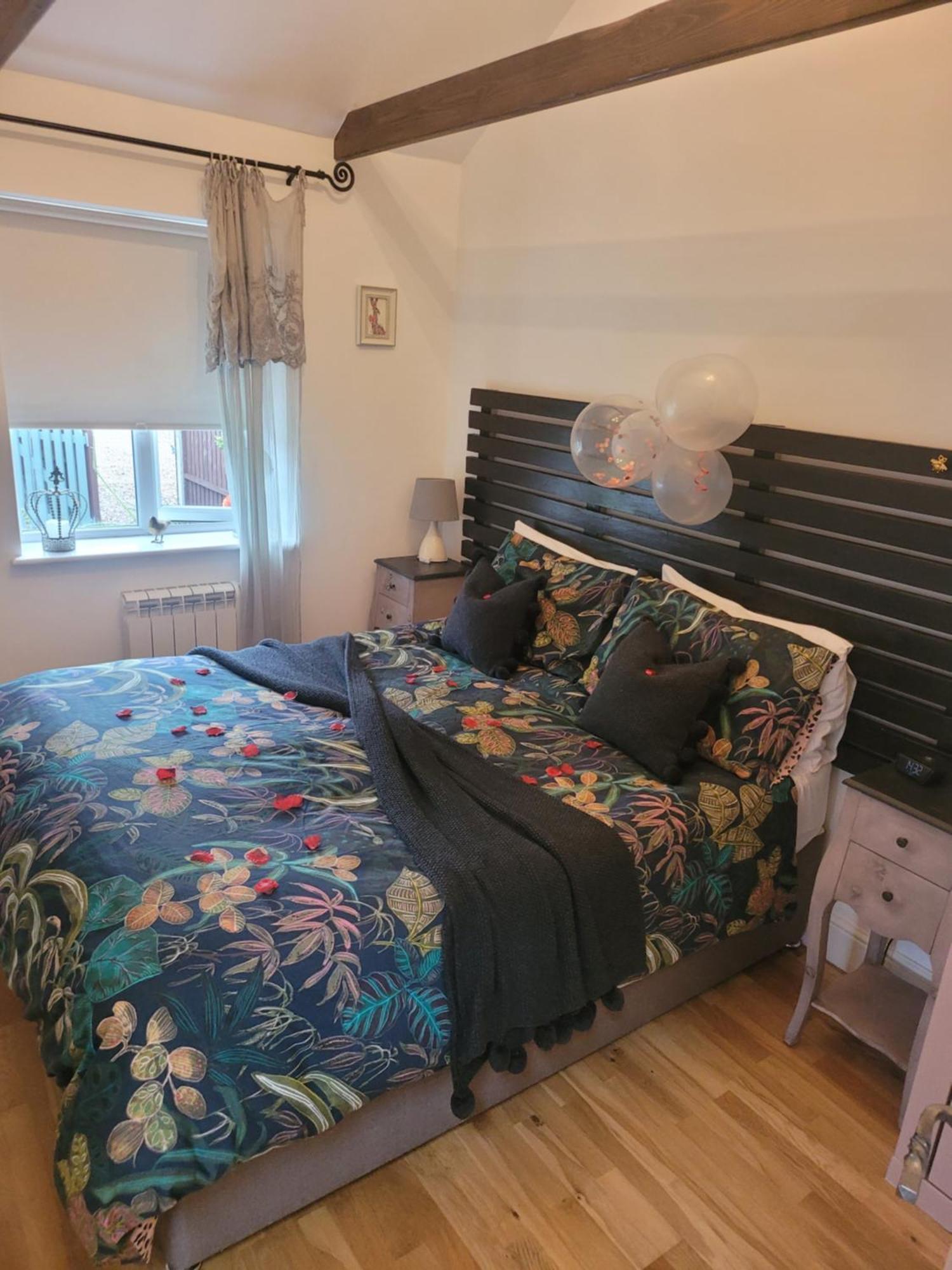Birch With Private Wood Fire Hot Tub Holiday home Harrietsham